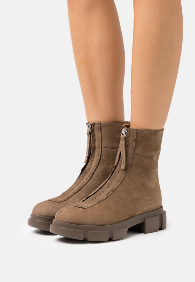 Altsilberne Gabor-Plateaustiefeletten