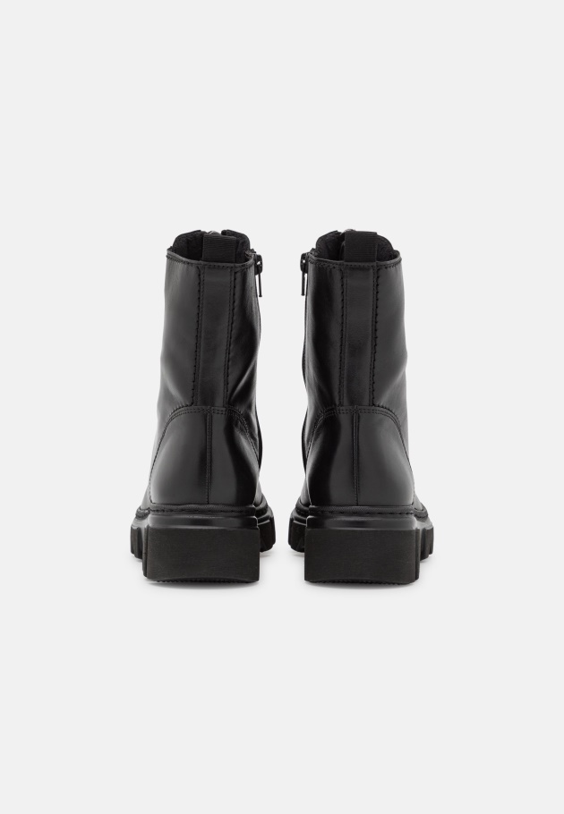 Altsilberne Gabor-Plateaustiefeletten