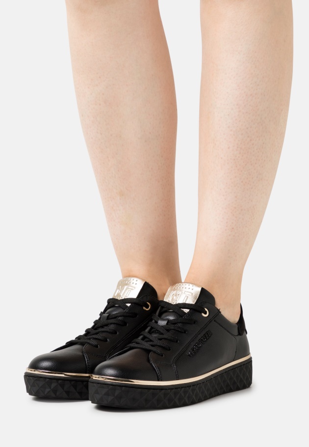 Schwarze Turnschuhe Gabor