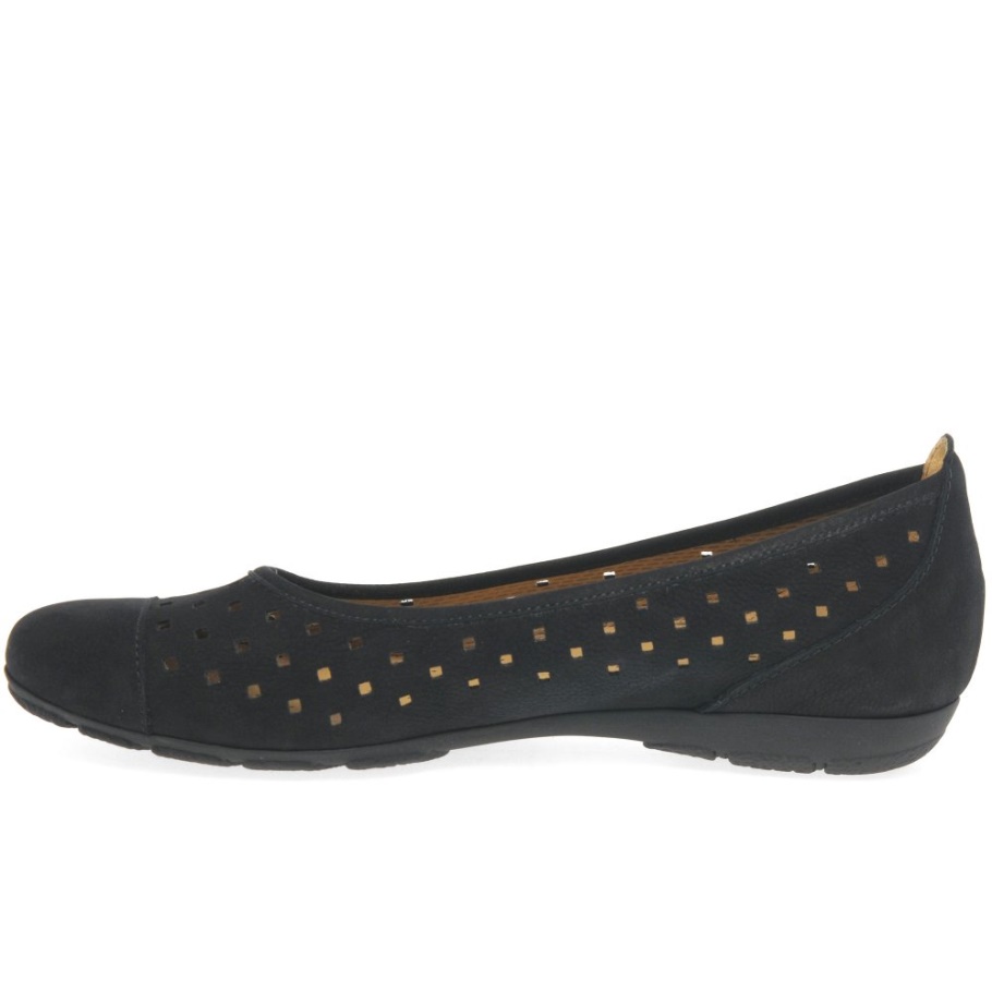 Gabor Freizeitschuhe Aus Schwarzem Nubukleder Mit Rüschen Und Gestanzten Details