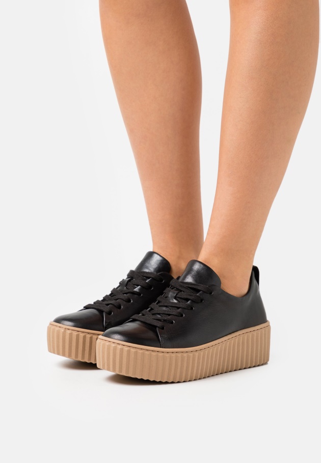 Schwarze Gabor-Turnschuhe